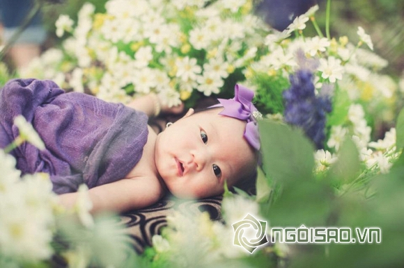 con gái út Lý Hải, bé Sunny, con gái út Lý Hải xinh như công chúa, con gái út Lý Hải mặc váy cài hoa xinh như công chúa