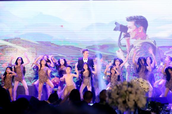 Thu Minh, vợ chồng Thu Minh, bà bầu Thu Minh, Thu Minh được tặng quà, chồng tặng quà  Thu Minh, giám khảo Vietnam Idol