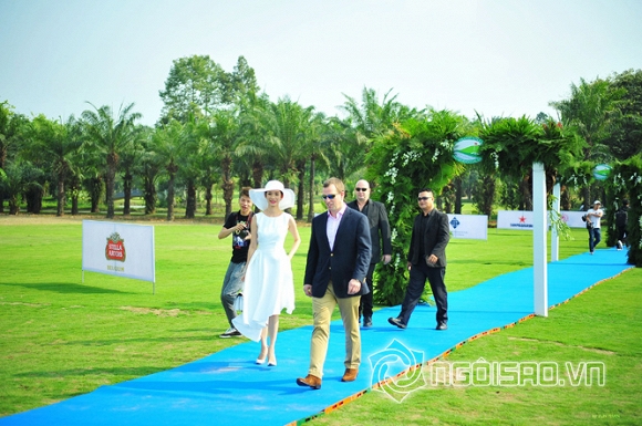Xuân Lan mặc trang phục trắng sánh đôi với hoàng tử Anh Peter Philips, xuan lan dien trang phuc do manh cuong, xuan lan, hoàng tử Anh sang Việt Nam