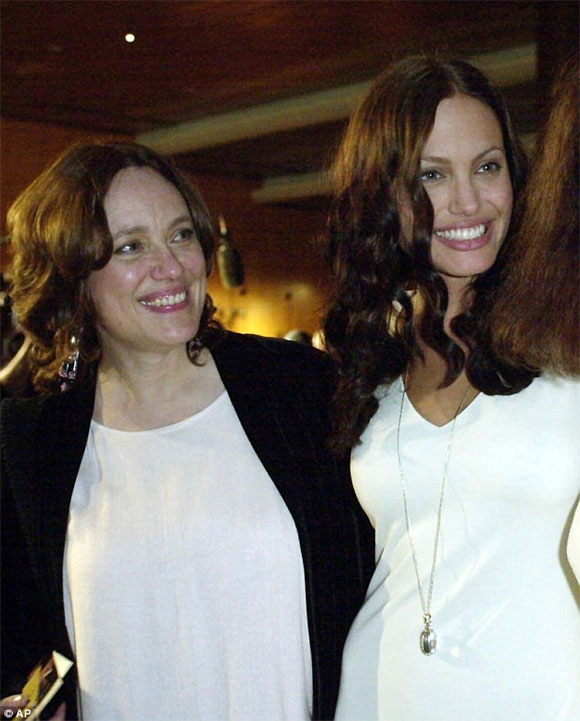 Angelina Jolie,Angelina Jolie gầy gò,Angelina Jolie cắt buồng trứng
