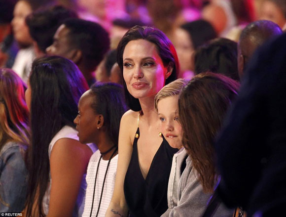 Angelina Jolie,các con của Angelina Jolie,Zahara,Shiloh,Angelina Jolie công khai xuất hiện