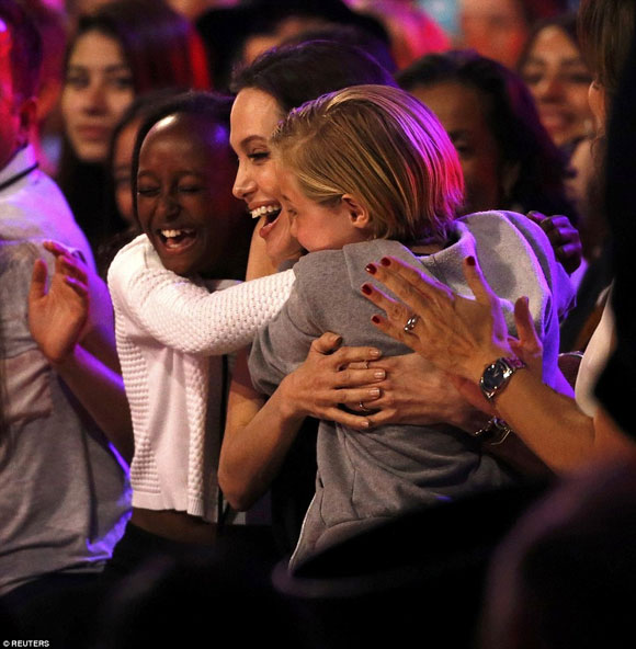 Angelina Jolie,các con của Angelina Jolie,Zahara,Shiloh,Angelina Jolie công khai xuất hiện