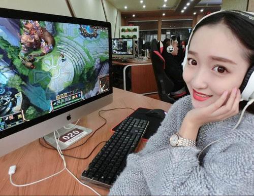 Đỗ Tiểu Vũ, Hot girl Trung Quốc, Nữ game thủ xinh đẹp