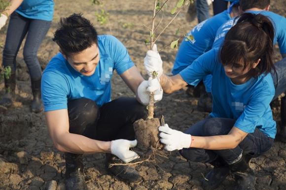 Nguyễn Văn Sơn, Kim Tuyến, trồng cây gây rừng, Mister Global 2015, Nam vương, Nam Vương Toàn Cầu