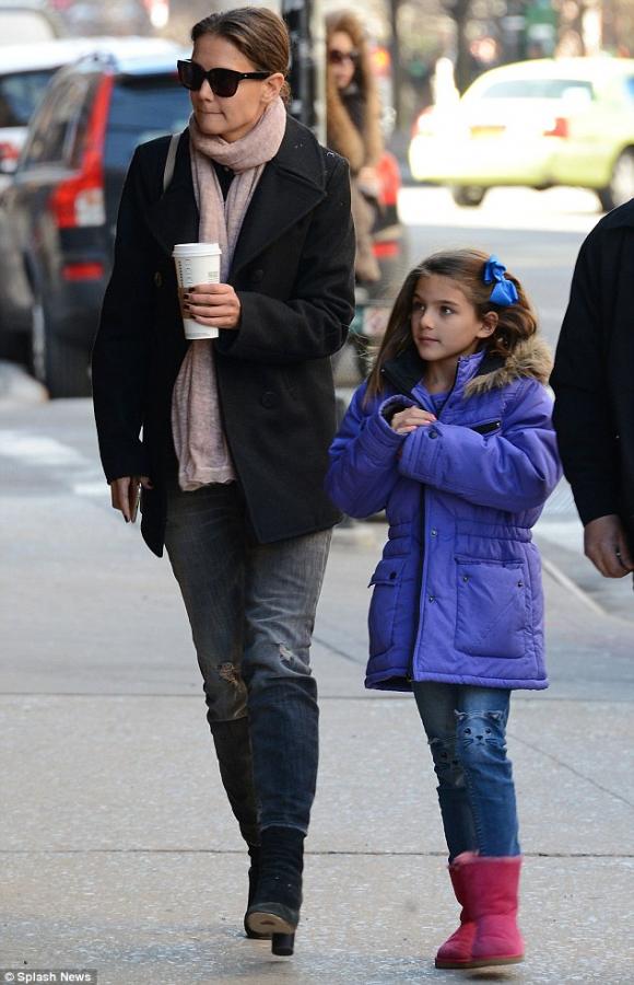 bé Suri,  Katie Holmes, Suri và  Katie Holmes, con gái  Katie Holmes, con gái  Tom Cruise, bé Suri diện quần mèo