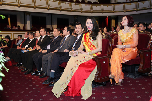 phi-thanh-van-34-1-ngoisao 5 Phi Thanh Vân, Doanh nhân văn hóa Việt Nam 2015, Mỹ phẩm Phi Thanh Vân