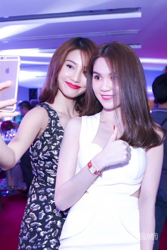 Ngoc trinh,nu hoang noi y ngoc trinh,ngoc trinh rang ro,hop bao cong bo vong eo 56