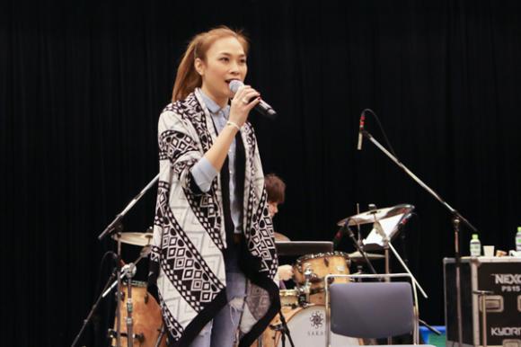 Mỹ Tâm, Họa mi tóc nâu, Mỹ Tâm giản dị, Mỹ Tâm sang Nhật, nghệ sĩ guitar hàng đầu Nhật Bản 