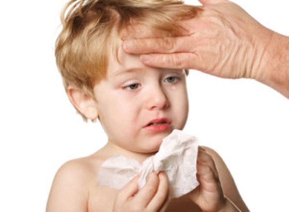 trẻ bị bênh, chăm trẻ, phòng bệnh cho trẻ, trẻ bị cảm nắng, trẻ bị sốt, chăm con, sổ mũi, cảm cúm