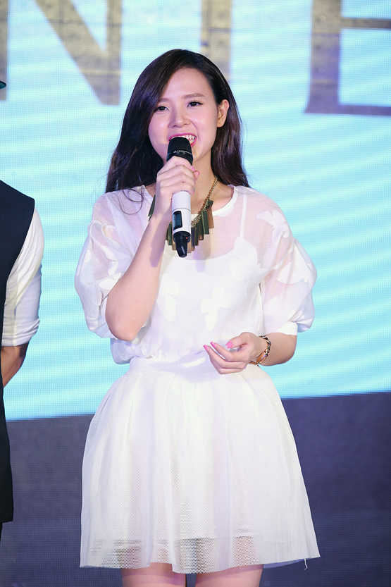 Đông Nhi - Midu, ca si Dong Nhi, Midu, dong nhi va midu ngoi ghe nong,  cuộc thi Tỏa sáng tài năng Châu Á, Đông Nhi - Midu - Lâm Vinh