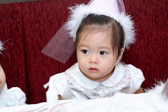 Đoan Trang, vợ chồng Đoan Trang, con gái Đoan Trang, bé Sol, con gái Đoan Trang tập đi