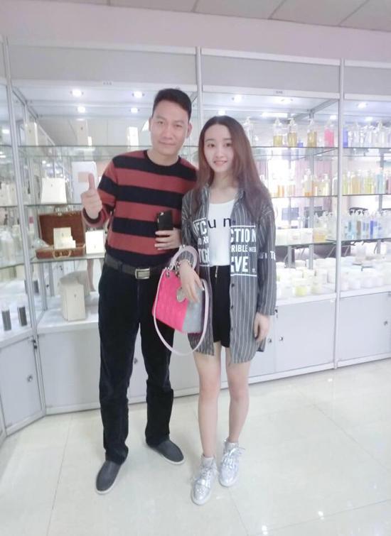 chị em họ Trương 23 0 Trương Thu, Trương Thảo, Doanh nhân 9X, Đại gia 9X