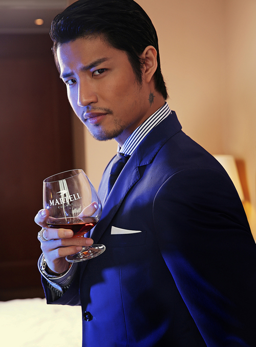 ho-vinh-anh-94-2-ngoisao 1 Hồ Vĩnh Anh, Xu hướng thời trang, Xu hướng Black Tie