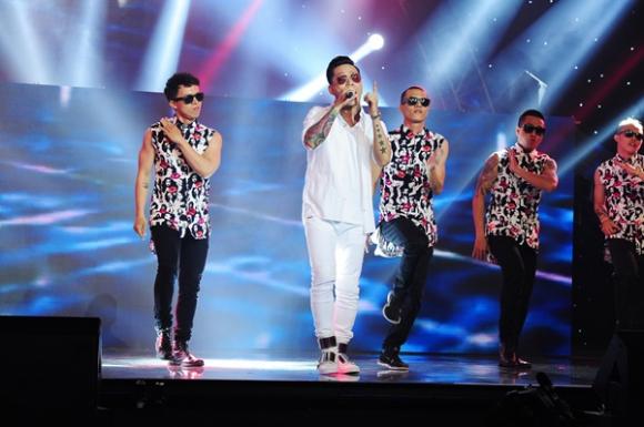 The Remix, Hòa âm ánh sang, Giang Hồng Ngọc, Đông Nhi, PB Nation, Tóc Tiên, Isaac, liveshow 9, ca khúc Hit