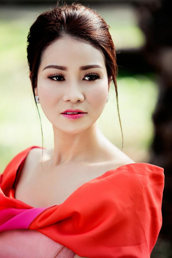 Xuân Nguyễn, diễn viên Xuân Nguyễn, Xuân Nguyễn khoe dáng gợi cảm, NTK Lê Thanh Hòa