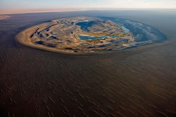 Ốc đảo giữa sa mạc, ốc đảo đẹp, ốc đảo ấn tượng