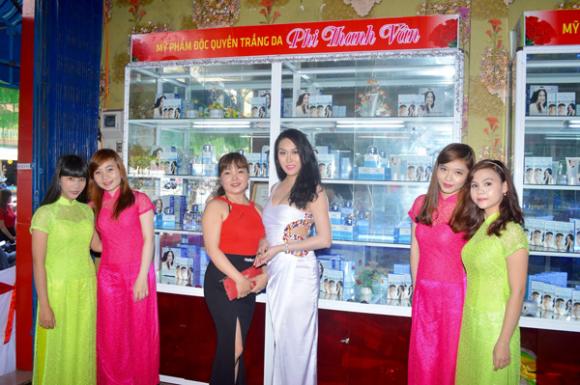 Phi Thanh Vân đẹp quyến rũ khai trương tại Phú Yên 0 Phi Thanh Vân, Công ty Mỹ phẩm Phi Thanh Vân