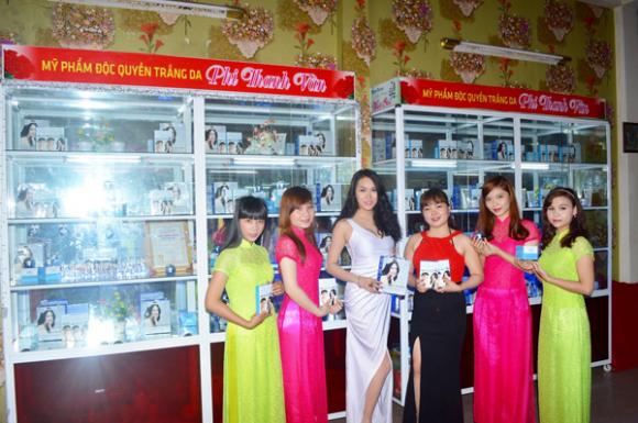 Phi Thanh Vân đẹp quyến rũ khai trương tại Phú Yên 1 Phi Thanh Vân, Công ty Mỹ phẩm Phi Thanh Vân