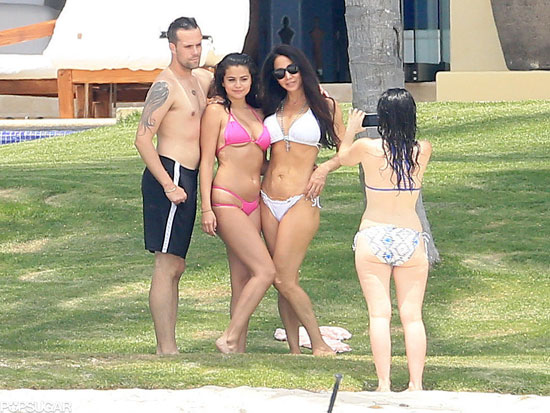 Selena Gomez,Selena Gomez vòng eo kém săn chắc,Selena Gomez diện áo tắm,Selena Gomez béo lên