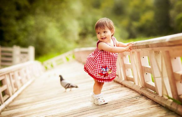 trẻ chậm đi, trẻ chậm phát triển, quá trình biết đi của trẻ