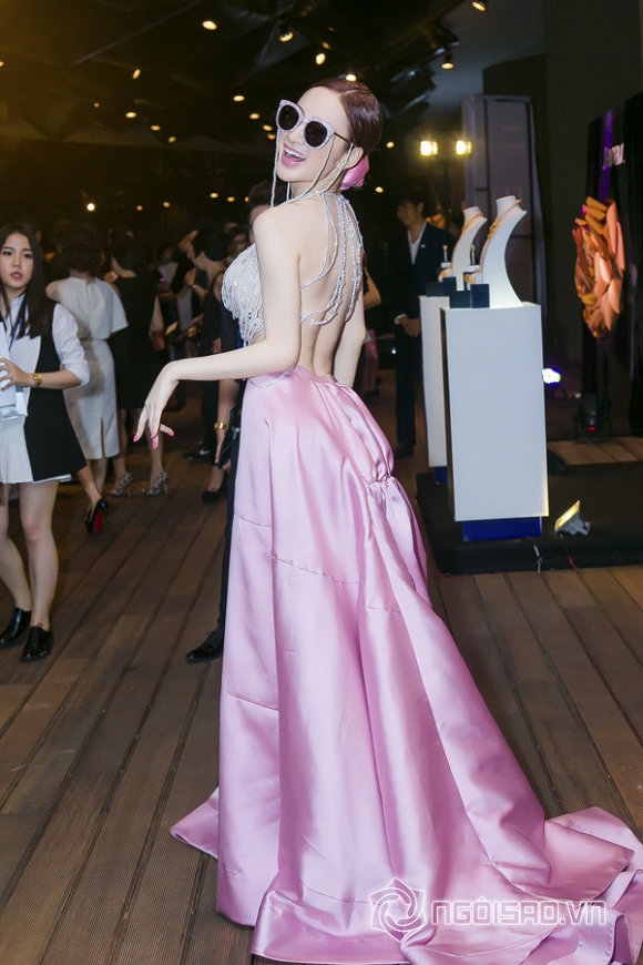 Angela Phương Trinh, Angela Phương Trinh hở bạo, Nữ hoàng thảm đỏ, thảm đỏ Elle Style Awards 2015, Á quân Bước nhảy hoàn vũ 2015