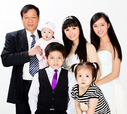 sao Việt, con thứ 3, gia đình đông vui, MC Phan Anh, Lý Hải, Minh Hà, Ốc Thanh Vân, ca sĩ Trang Nhung, Quang Thắng