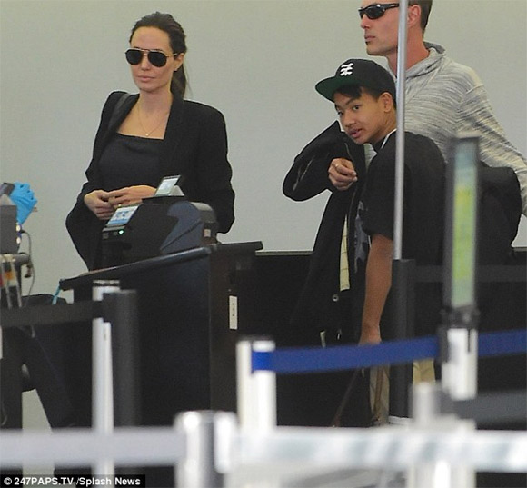 con trai cả Angelina Jolie,bé Maddox, Angelina Jolie