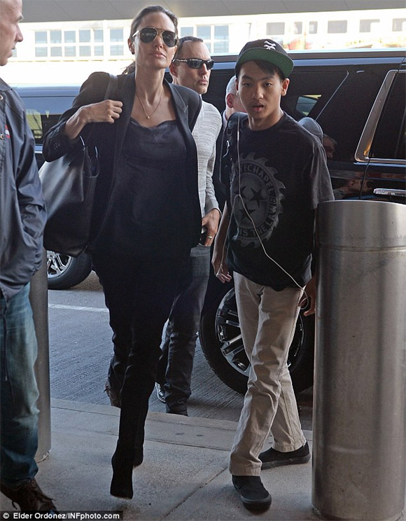 con trai cả Angelina Jolie,bé Maddox, Angelina Jolie