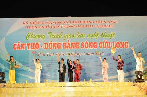 Kỳ Quốc Đạt, á vương Kỳ Quốc Đạt, Kỳ Quốc Đạt tham gia đại lễ, Kỳ Quốc Đạt cùng dàn mẫu ấn tượng đại lễ 