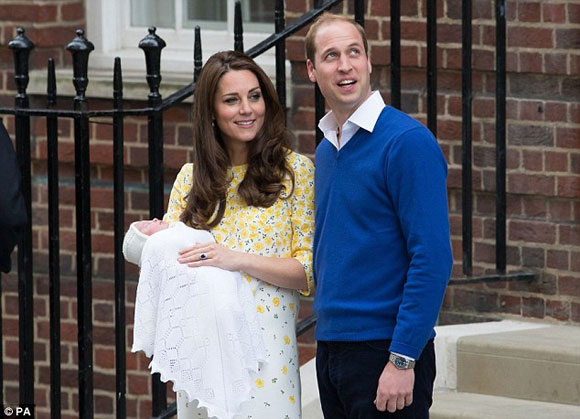 tin tức sao,áo của Hoàng tử George,George,áo của George bán hết sạch,áo 1,3 triệu của George,áo cardigan của George