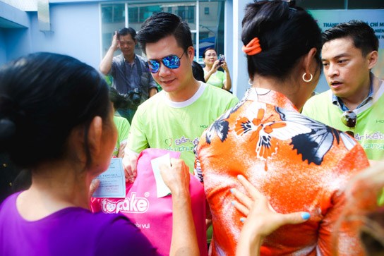 Đông Nhi, Đông Nhi Ông Cao Thắng, Ông Cao Thắng, Đông Nhi từ thiện, tin tức sao, tin tuc sao, Quang Dũng, Lam Trường, gắn kết yêu thương
