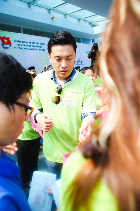 Đông Nhi, Đông Nhi Ông Cao Thắng, Ông Cao Thắng, Đông Nhi từ thiện, tin tức sao, tin tuc sao, Quang Dũng, Lam Trường, gắn kết yêu thương
