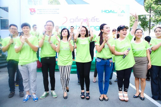 Đông Nhi, Đông Nhi Ông Cao Thắng, Ông Cao Thắng, Đông Nhi từ thiện, tin tức sao, tin tuc sao, Quang Dũng, Lam Trường, gắn kết yêu thương