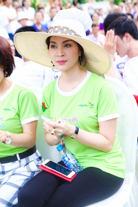 Đông Nhi, Đông Nhi Ông Cao Thắng, Ông Cao Thắng, Đông Nhi từ thiện, tin tức sao, tin tuc sao, Quang Dũng, Lam Trường, gắn kết yêu thương