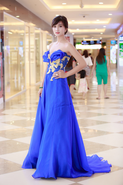 Kim Tuyến, Ngủ với hồn ma, Đạo diễn Bá Vũ