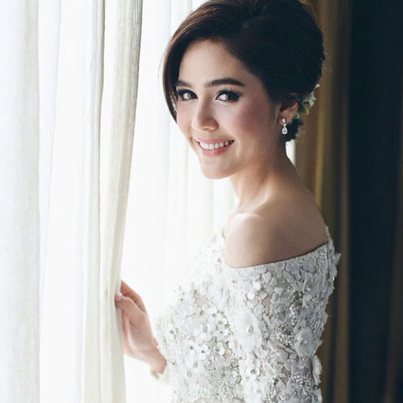 nữ ca sĩ Chompoo Araya,Chompoo Araya,đại gia Thái Lan,đại gia chi 70 tỷ đồng