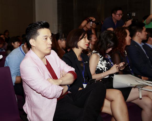 Diễn viên, Ca sỹ nổi tiếng người Mỹ - Demi Lovato tại Việt Nam 1 Demi Lovato hội ngộ cùng ông hoàng nhạc Việt - Đàm Vĩnh Hưng, Diễn viên, Ca sỹ nổi tiếng người Mỹ - Demi Lovato, Demi và Đàm Vĩnh Hưng, Demi tại Việt Nam, tin sao việt, sao ngoại đến việt nam, Vietna