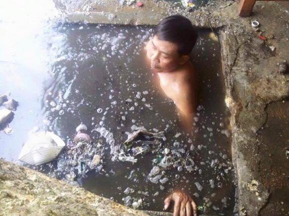  những hình ảnh, nghề ngụp lặn, rác thải , nguy hiểm, lao động ngèo, tin ngôi sao