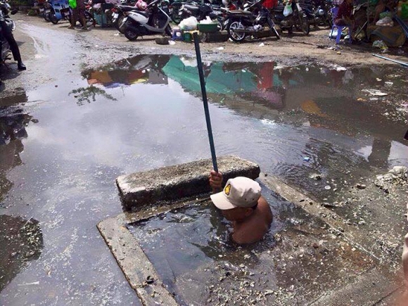  những hình ảnh, nghề ngụp lặn, rác thải , nguy hiểm, lao động ngèo, tin ngôi sao