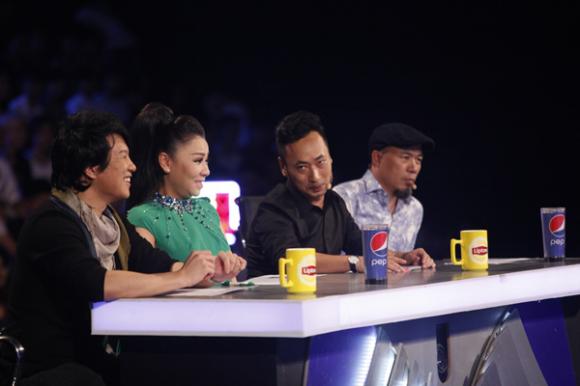 Thu Minh, Thu Minh bất chấp bụng bầu, Thu Minh nhún nhảy theo hotboy, hotboy Việt Kiều, Vietnam Idol 2015, top 5 Vietnam Idol 2015