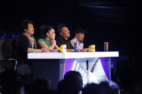 Thu Minh, Thu Minh bất chấp bụng bầu, Thu Minh nhún nhảy theo hotboy, hotboy Việt Kiều, Vietnam Idol 2015, top 5 Vietnam Idol 2015