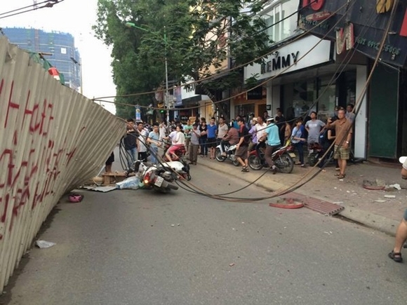 cần cẩu gãy, gãy cần cẩu, cần cẩu gãy trên đường, cần cẩu, công trường, tin, bao