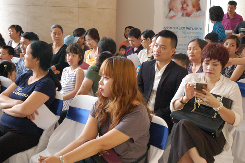 xuân bắc, xuân bắc tại buổi hôi thảo, xuan bac bat mi viec cham con