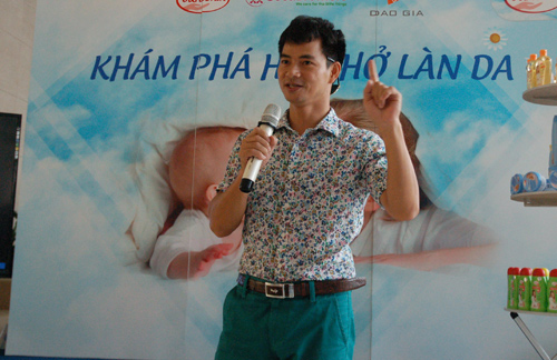 xuân bắc, xuân bắc tại buổi hôi thảo, xuan bac bat mi viec cham con