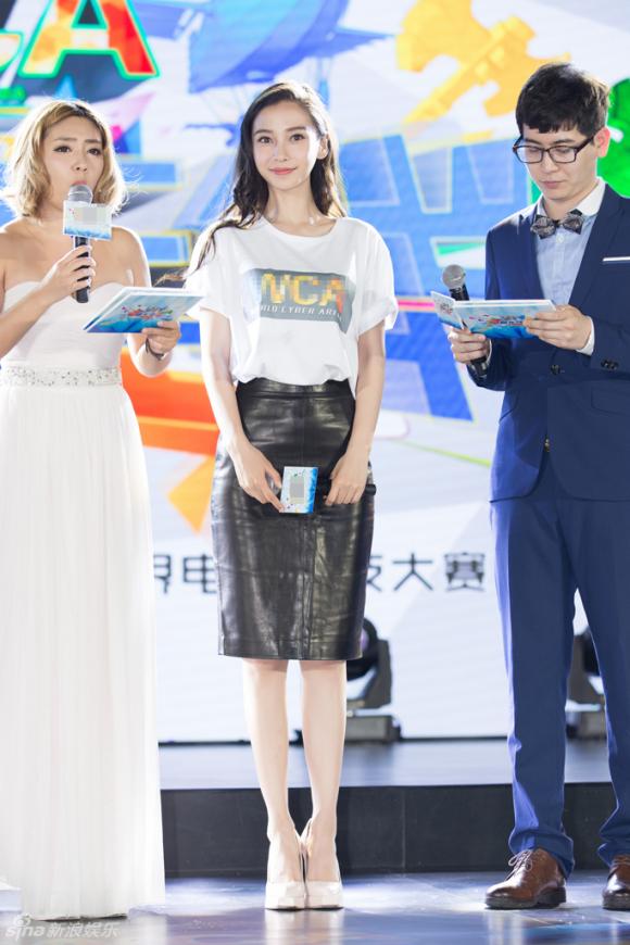 Angela Baby, Angela Baby thời trang, Angela Baby váy xuyên thấu, Angela Baby như công chúa