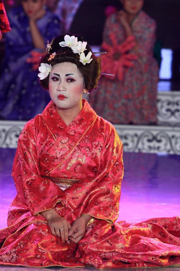 Ngô Kiến Huy, chàng Bắp, Ngô Kiến Huy cưới vợ, Ngô Kiến Huy cấu kết vợ hành hạ mẹ ruột, Danh hài đất Việt