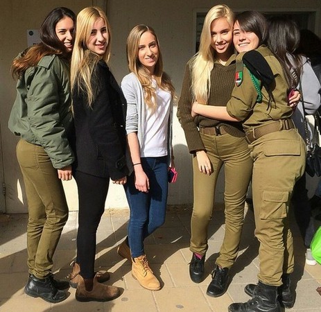 Nữ binh Israel, cô gái Israel gây sốt cộng đồng, Maria Domark , cô gái gây sốt cộng đồng