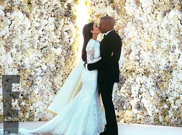 vợ chồng Kim,Kim Kardashian và Kayne West,vợ chồng Kim kỉ niệm 1 năm ngày cưới
