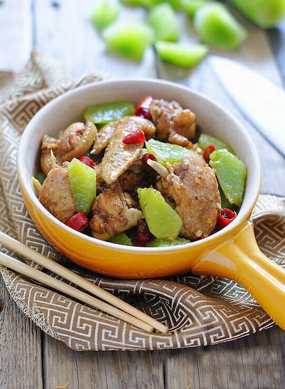 Cánh gà om thân rau diếp, món ngon, vào bếp, nấu ăn, tin ngôi sao