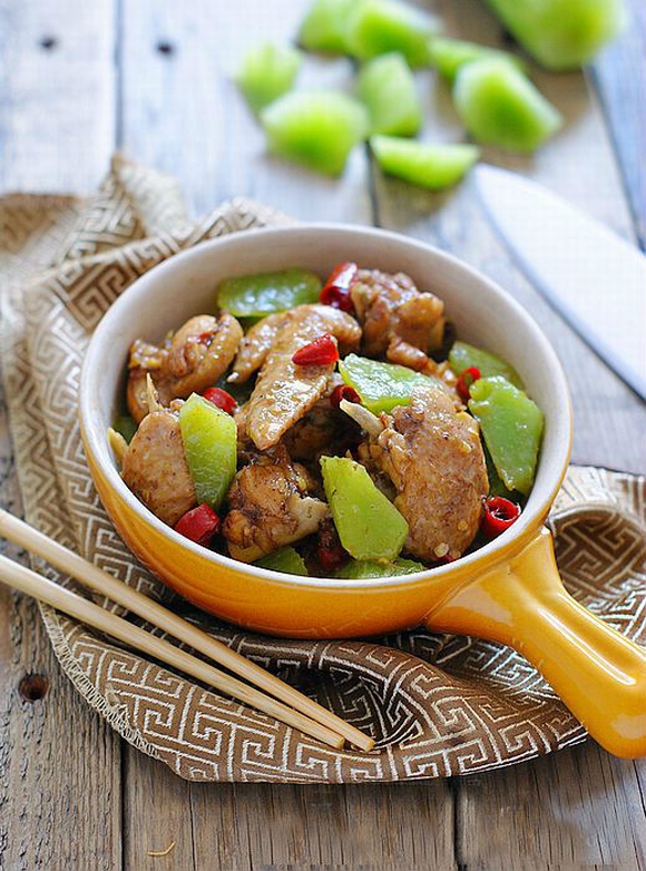 Cánh gà om thân rau diếp, món ngon, vào bếp, nấu ăn, tin ngôi sao